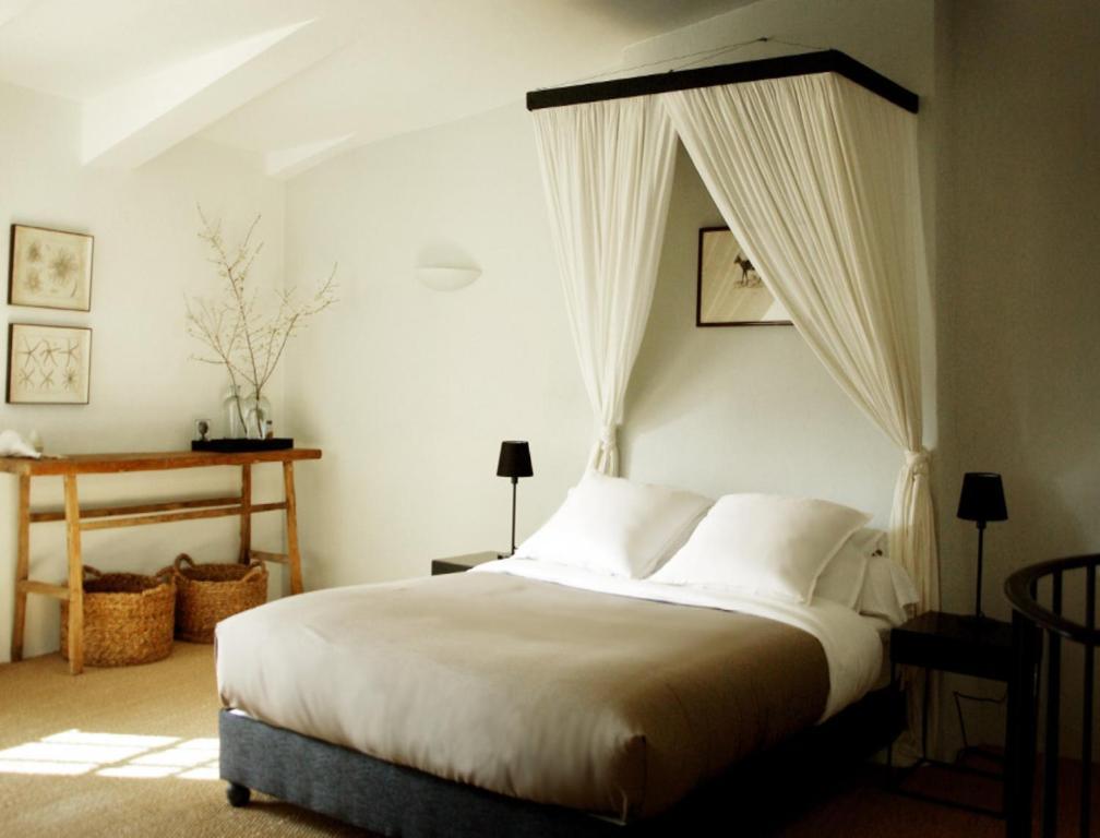 Monte Arena Bed and Breakfast Montaren-et-Saint-Médiers Esterno foto