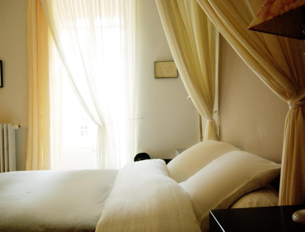Monte Arena Bed and Breakfast Montaren-et-Saint-Médiers Esterno foto