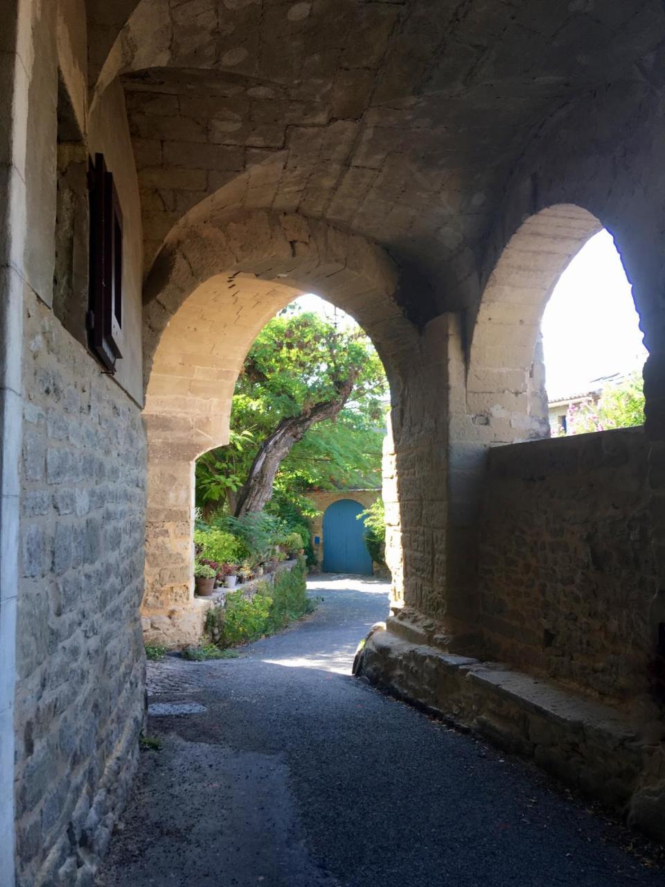 Monte Arena Bed and Breakfast Montaren-et-Saint-Médiers Esterno foto